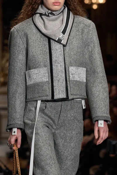 Look 18